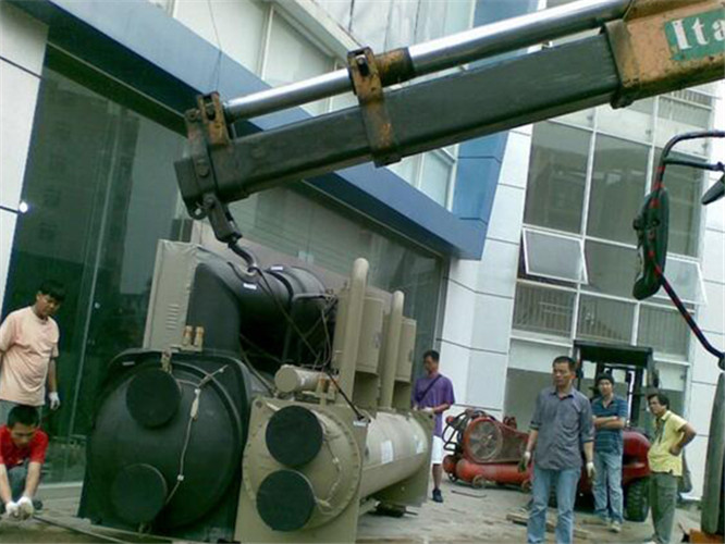 毕节市随车吊和汽车吊的核心区别是什么？哪种更省钱？