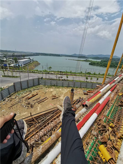 毕节市作业中发生设备损坏或人员意外，责任怎么划分？