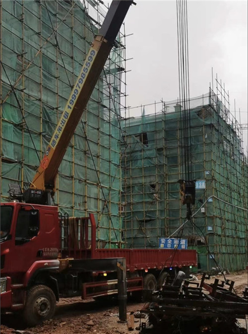 毕节市“慢工细活”—— 吊车的 “微动控制” 技术