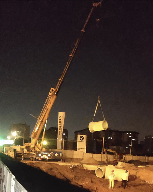 毕节市“弯臂矫正”—— 吊车的 “形变补偿” 技术